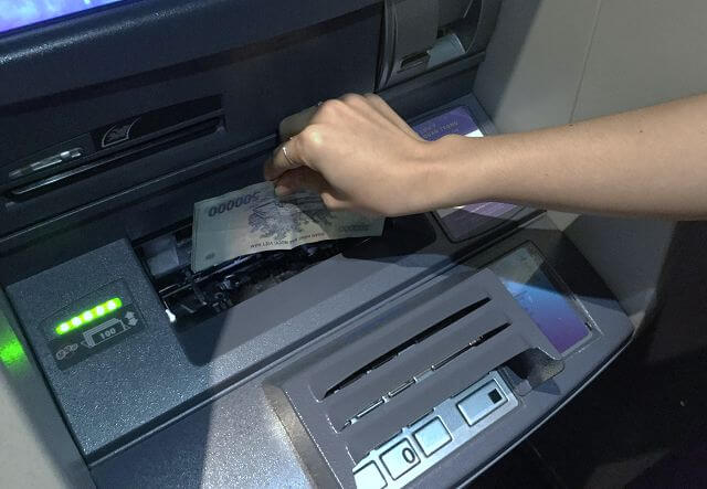 Cách nạp tiền vào thẻ ATM thường